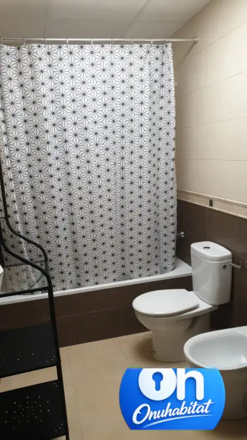 Baño de Casa adosada de alquiler en Beas, Huelva