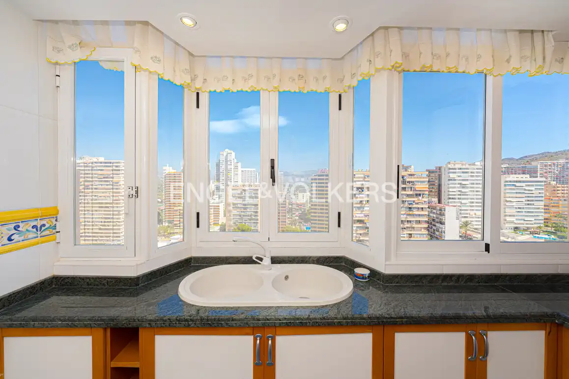 Vista exterior de Apartamento de alquiler en Benidorm con Terraza, Amueblado y Piscina comunitaria