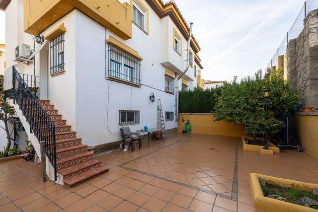Casa adosada en Venta en  MURILLO, 7 en Ogíjares