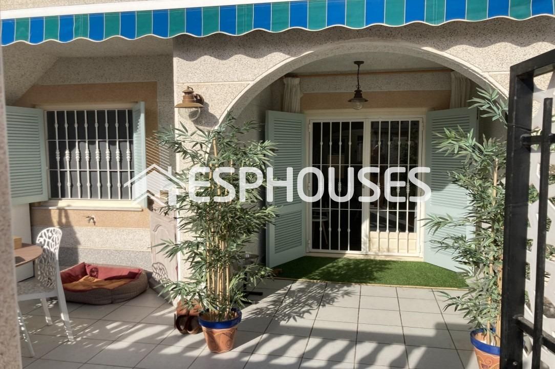 Exterior view of Planta baja for sale in Guardamar del Segura  with Air Conditioner, Terrace and Furnished