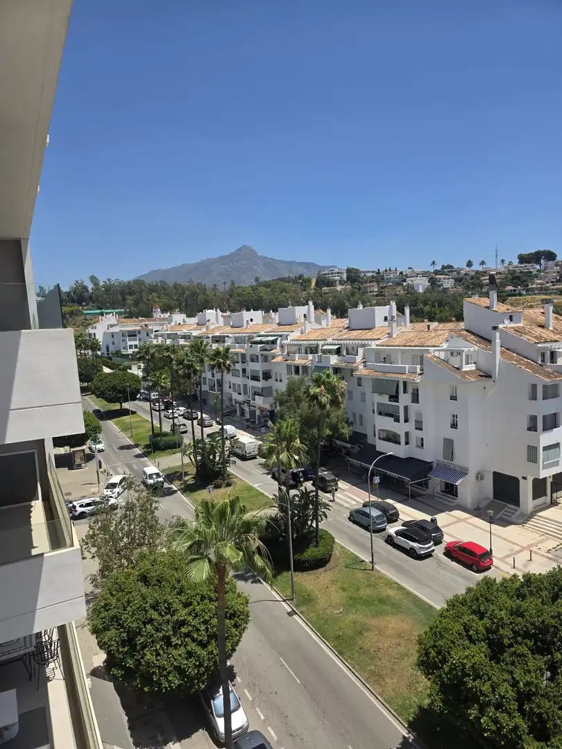 Vista exterior de Apartament en venda en Marbella amb Aire condicionat i Piscina comunitària