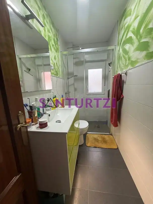Bathroom of Flat for sale in Santurtzi   with Heating and Storage room
