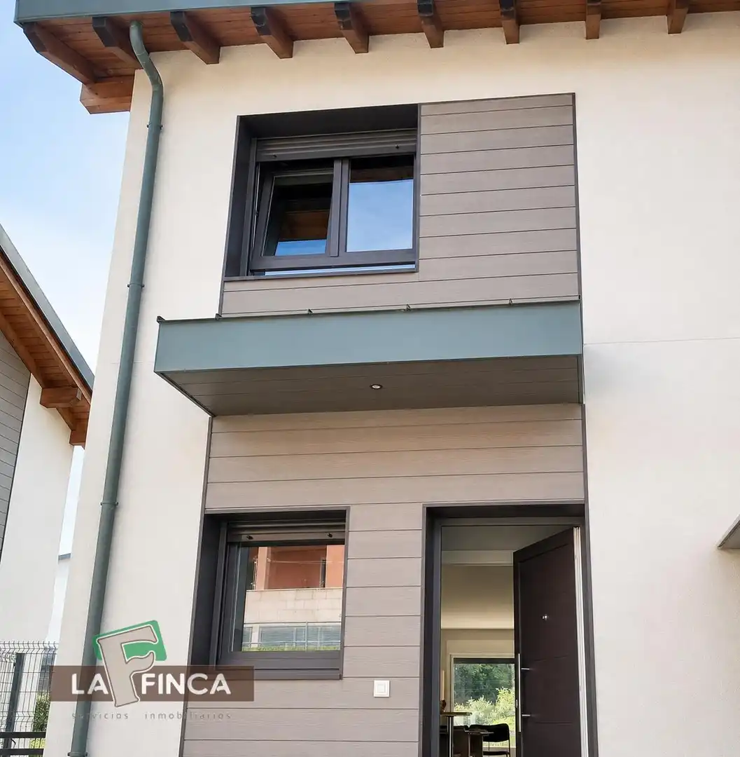 Vista exterior de Casa o xalet en venda en Caravia amb Calefacció, Terrassa i Moblat