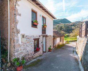 Vista exterior de Casa o xalet en venda en Oviedo  amb Calefacció