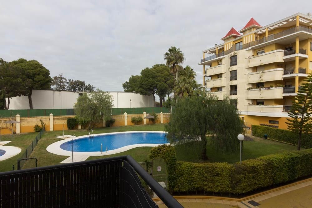 Piscina de Pis en venda en El Puerto de Santa María amb Aire condicionat, Jardí privat i Terrassa