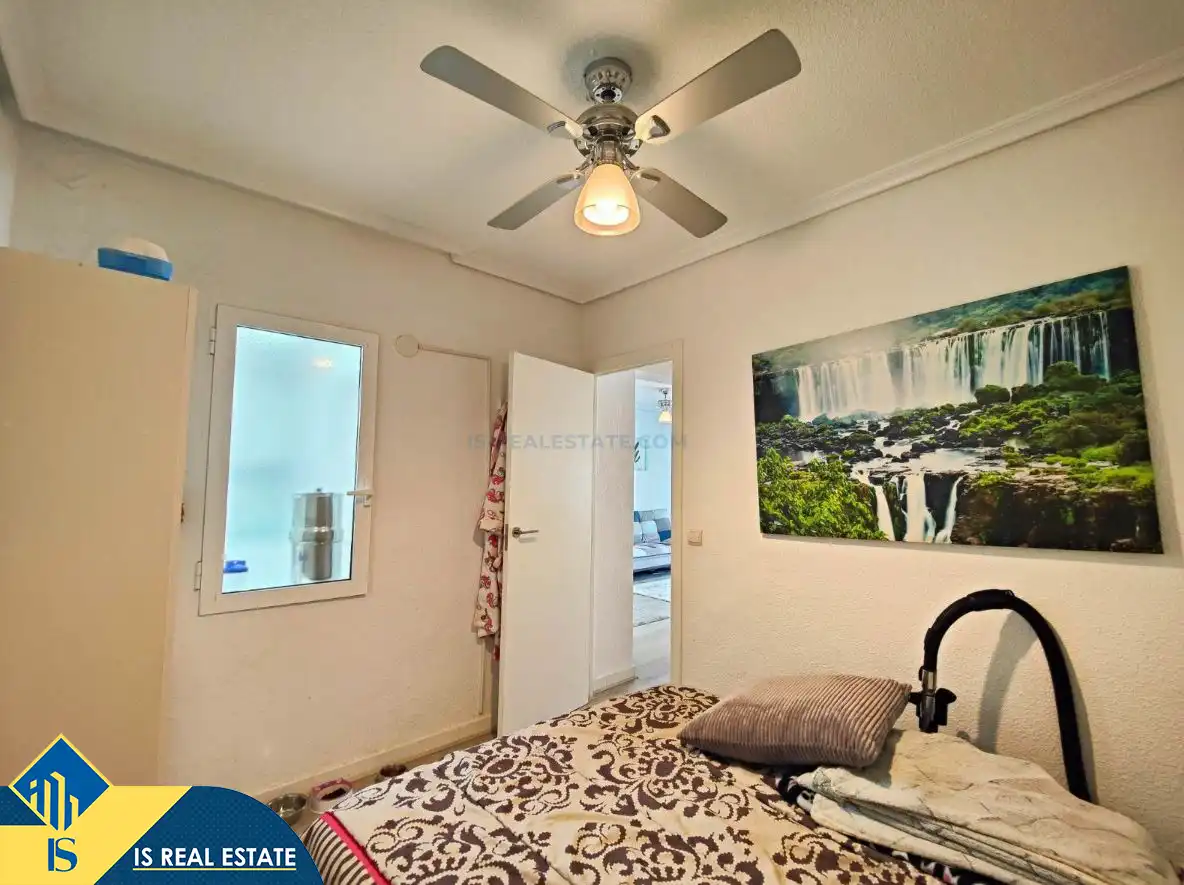 Habitación de Casa adosada en venta en Torrevieja con Aire acondicionado, Calefacción y Jardín privado