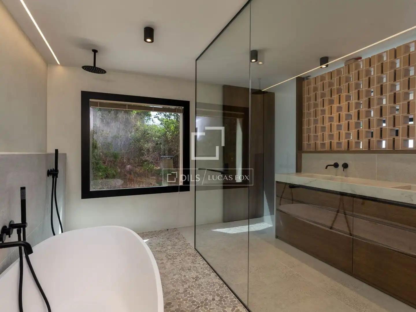 Badezimmer von Haus oder Chalet zum Verkauf in Lloret de Mar mit Klimaanlage, Heizung und Privatgarten