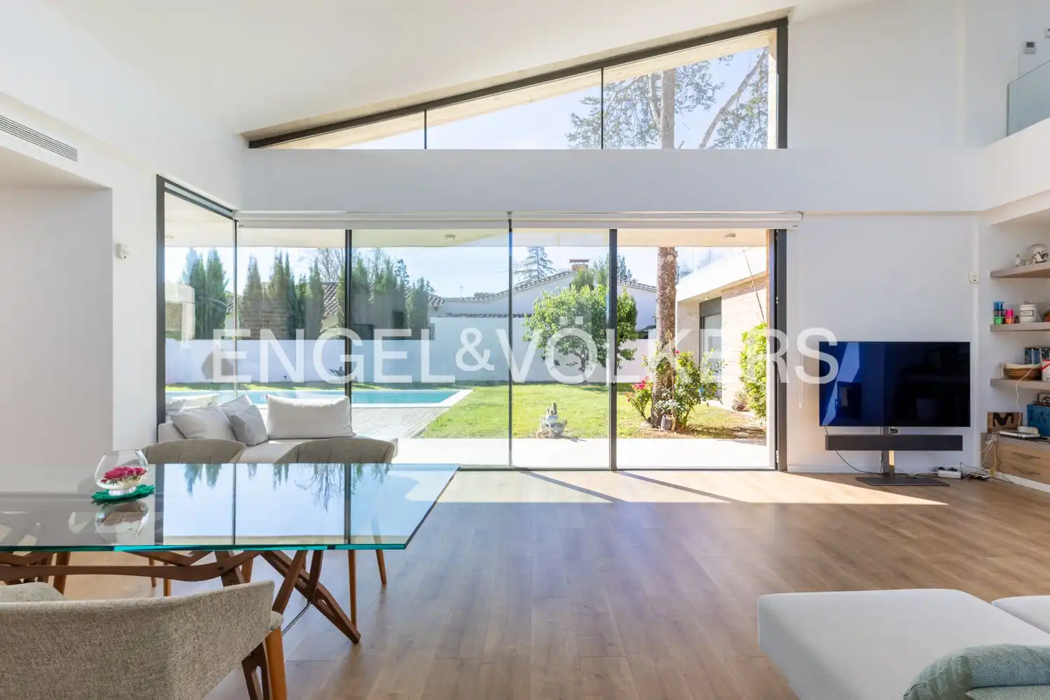 Sala de estar de Casa o chalet en venta en L'Eliana con Aire acondicionado, Calefacción y Jardín privado
