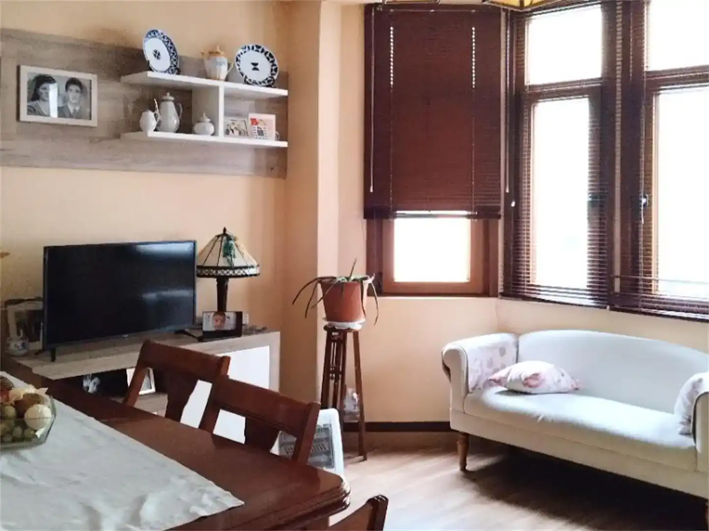 Sala d'estar de Casa o xalet en venda en Sarria amb Traster