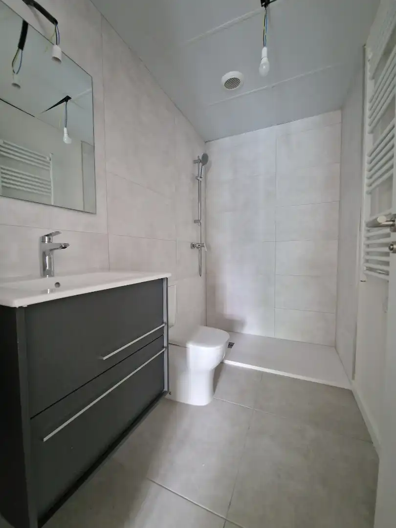 Bathroom of Flat for sale in Zaragoza  with Air Conditioner, Heating and Parquet flooring