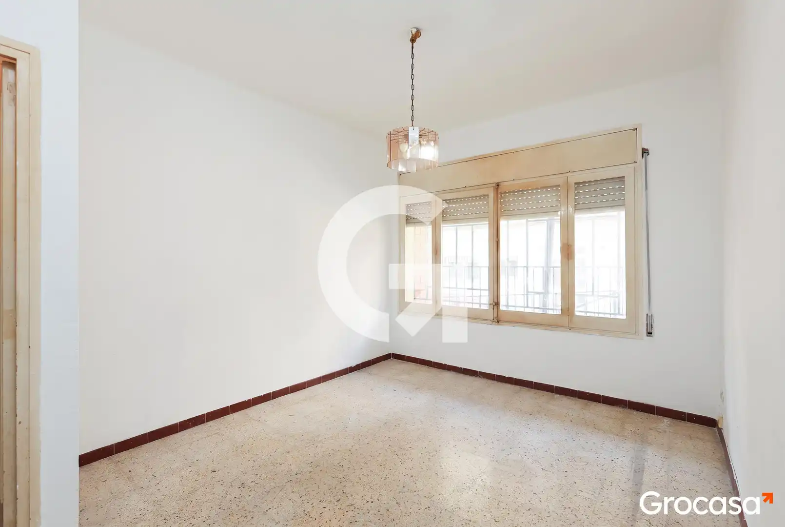 Wohnzimmer von Erdgeschoss zum Verkauf in Gavà mit Ofen