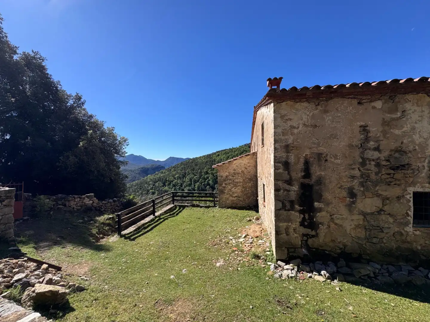Vista exterior de Finca rústica en venta en Albanyà con Jardín privado, Terraza y Trastero
