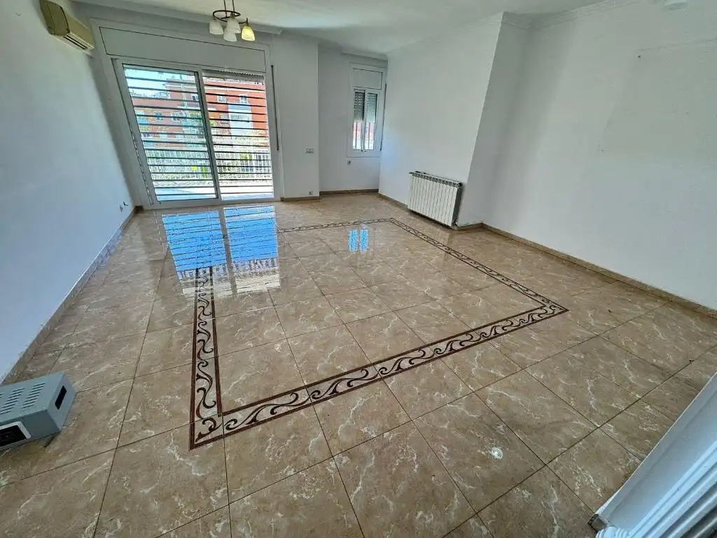 Appartamento con terrazza in vendita a Avinguda de l'Eramprunyà, imagen 5
