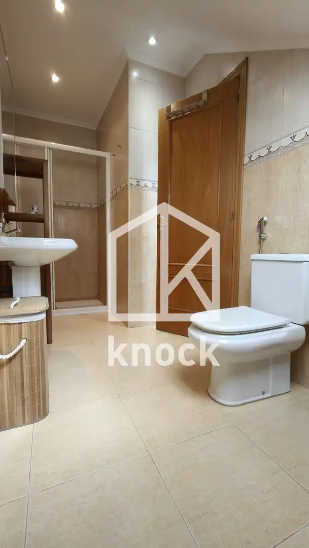 Bathroom of Flat for rent in Navia  with Heating, Parquet flooring and Furnished