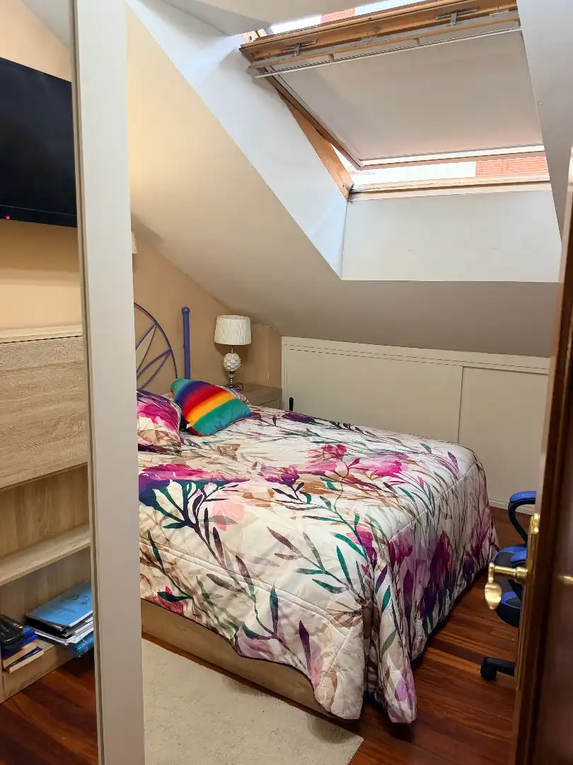 Habitación de Dúplex en venta en Torrelavega  con Calefacción, Parquet y Trastero