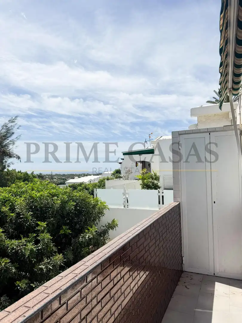 Vista exterior de Casa o xalet de lloguer en San Bartolomé de Tirajana amb Aire condicionat, Jardí privat i Terrassa