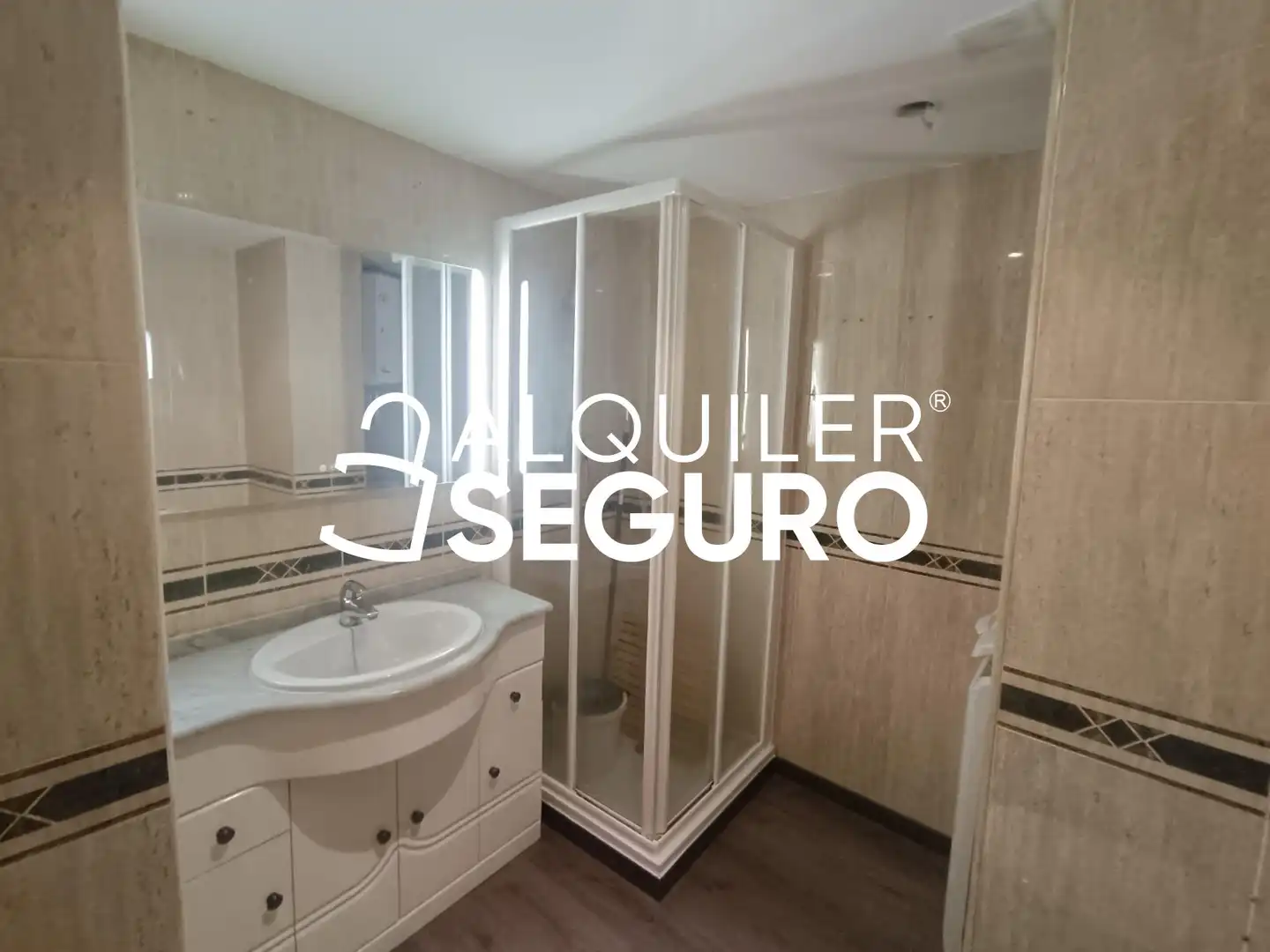 Bany de Pis de lloguer en Leganés amb Calefacció
