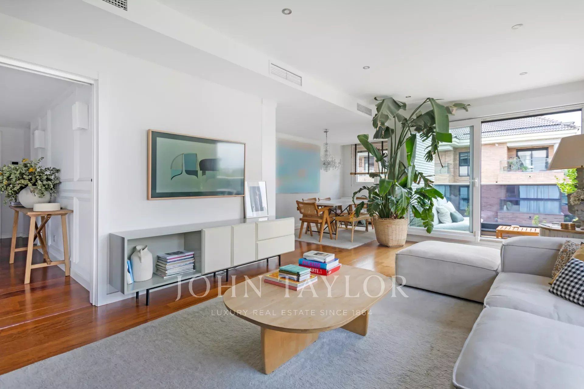 Living room of Flat for sale in Pozuelo de Alarcón  with Air Conditioner, Heating and Swimming Pool