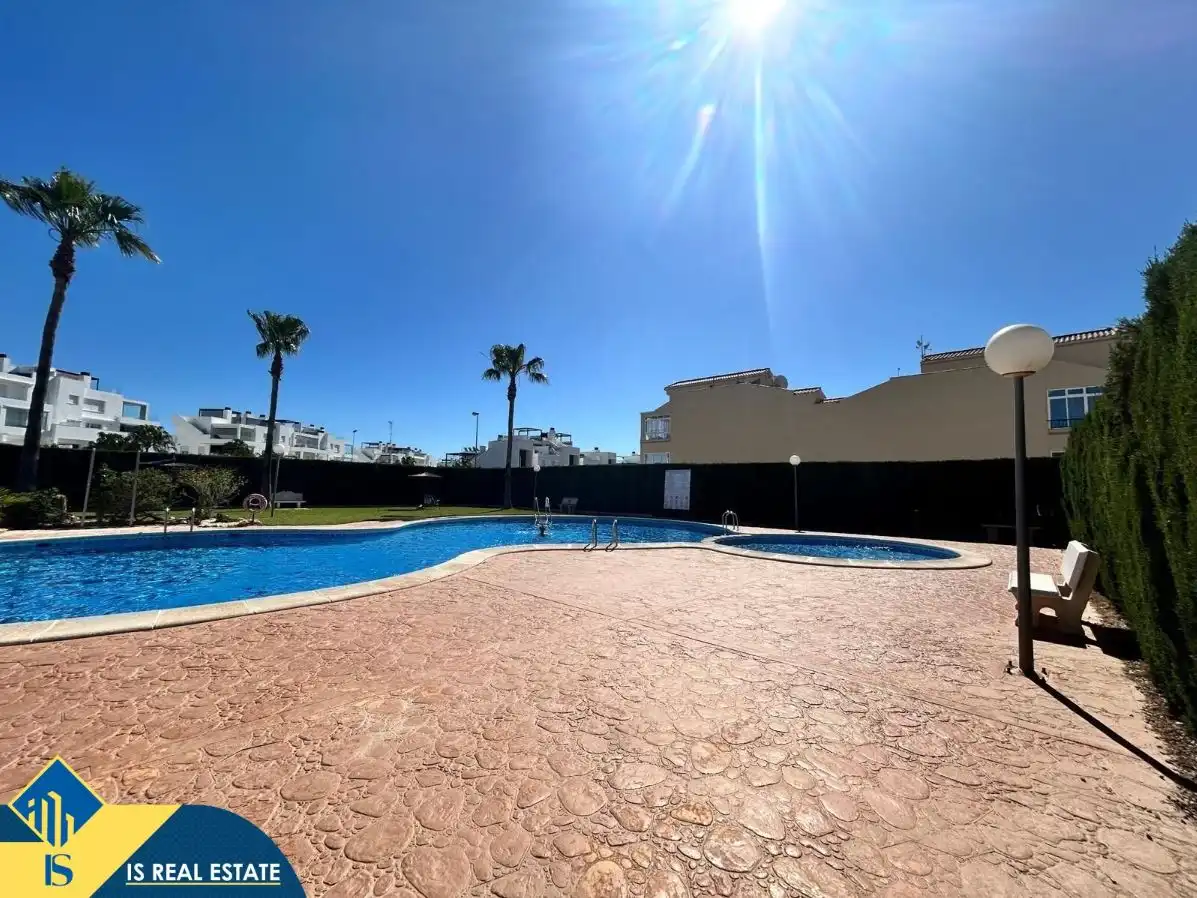 Piscina de Àtic en venda en Orihuela amb Calefacció, Terrassa i Moblat