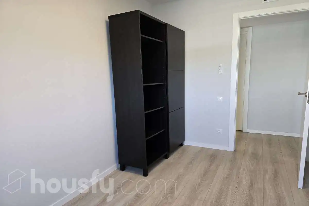 Schlafzimmer von Wohnung zur Miete in Sant Adrià de Besòs mit Klimaanlage und Balkon