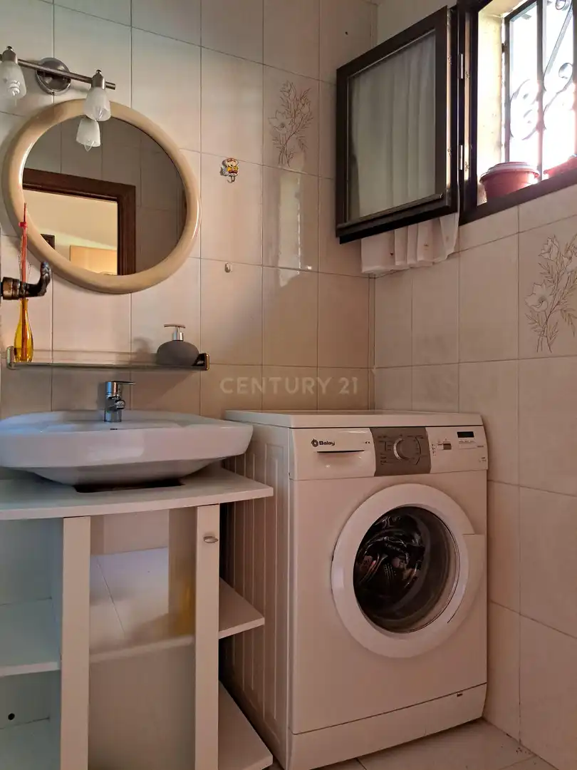Badezimmer von Einfamilien-Reihenhaus zur Miete in Boadilla del Monte mit Abstellraum, Ofen und Waschmaschine