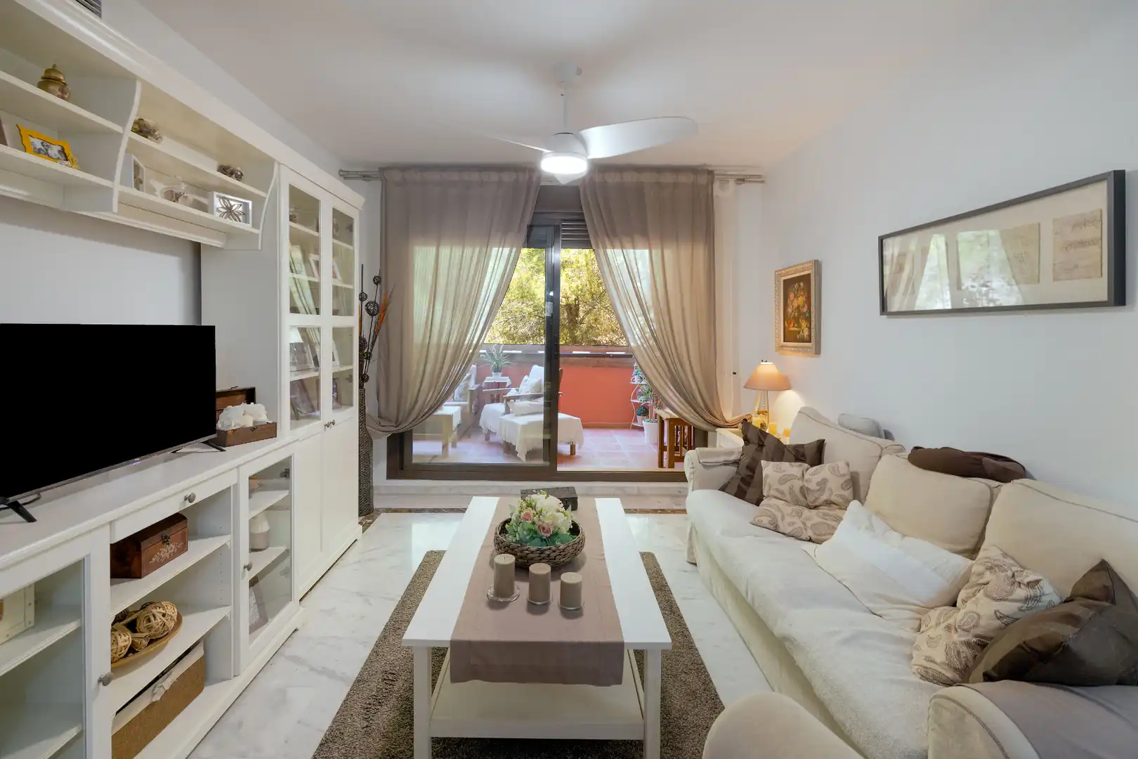 Living room of Flat for sale in Marbella  with Air Conditioner, Heating and Terrace