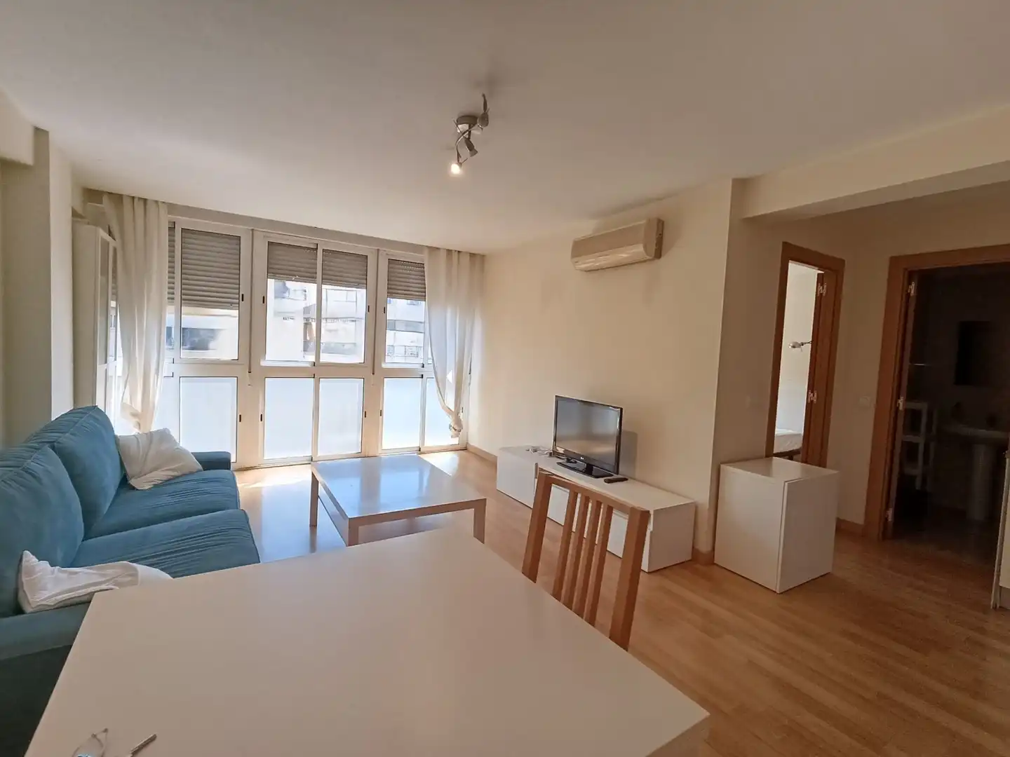 Sala d'estar de Apartament de lloguer en Málaga Capital amb Aire condicionat i Moblat