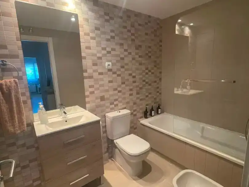 Baño de Piso en venta en Pinto con Aire acondicionado, Jardín privado y Piscina