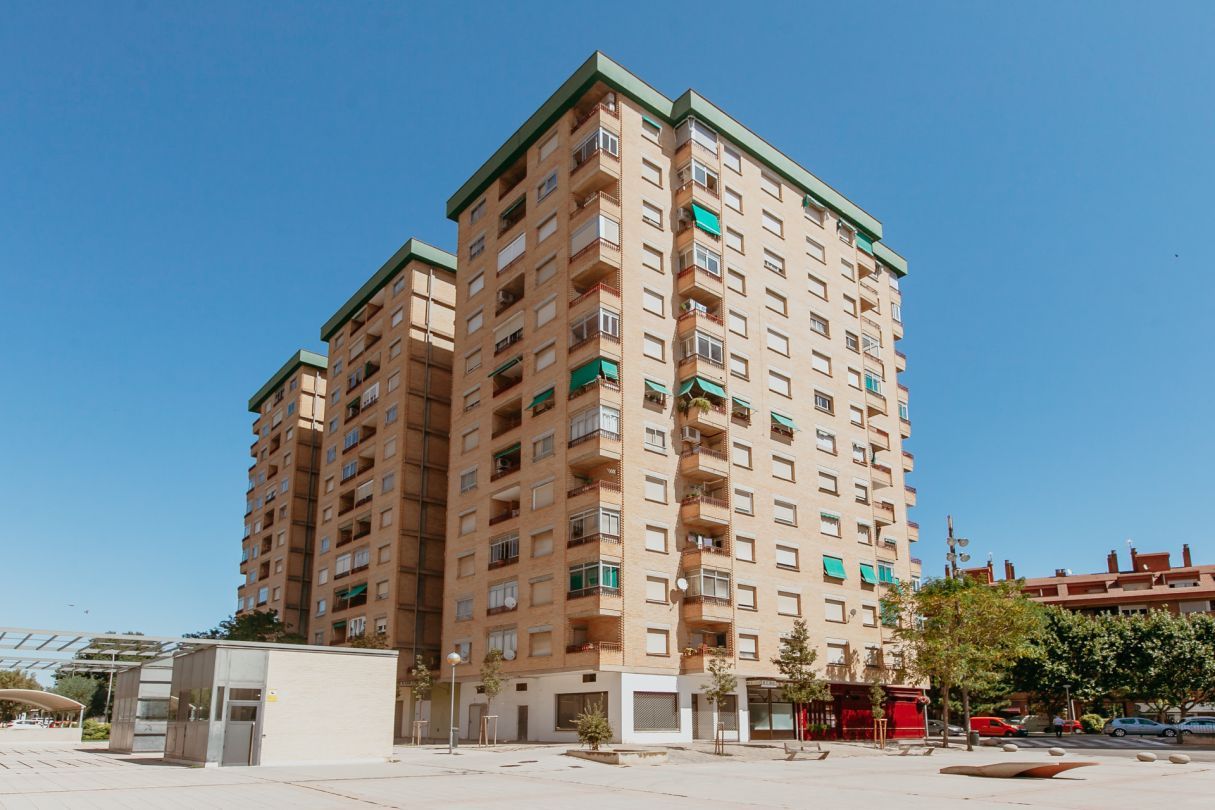 Vista exterior de Piso de alquiler en  Huesca Capital con Aire acondicionado y Calefacción
