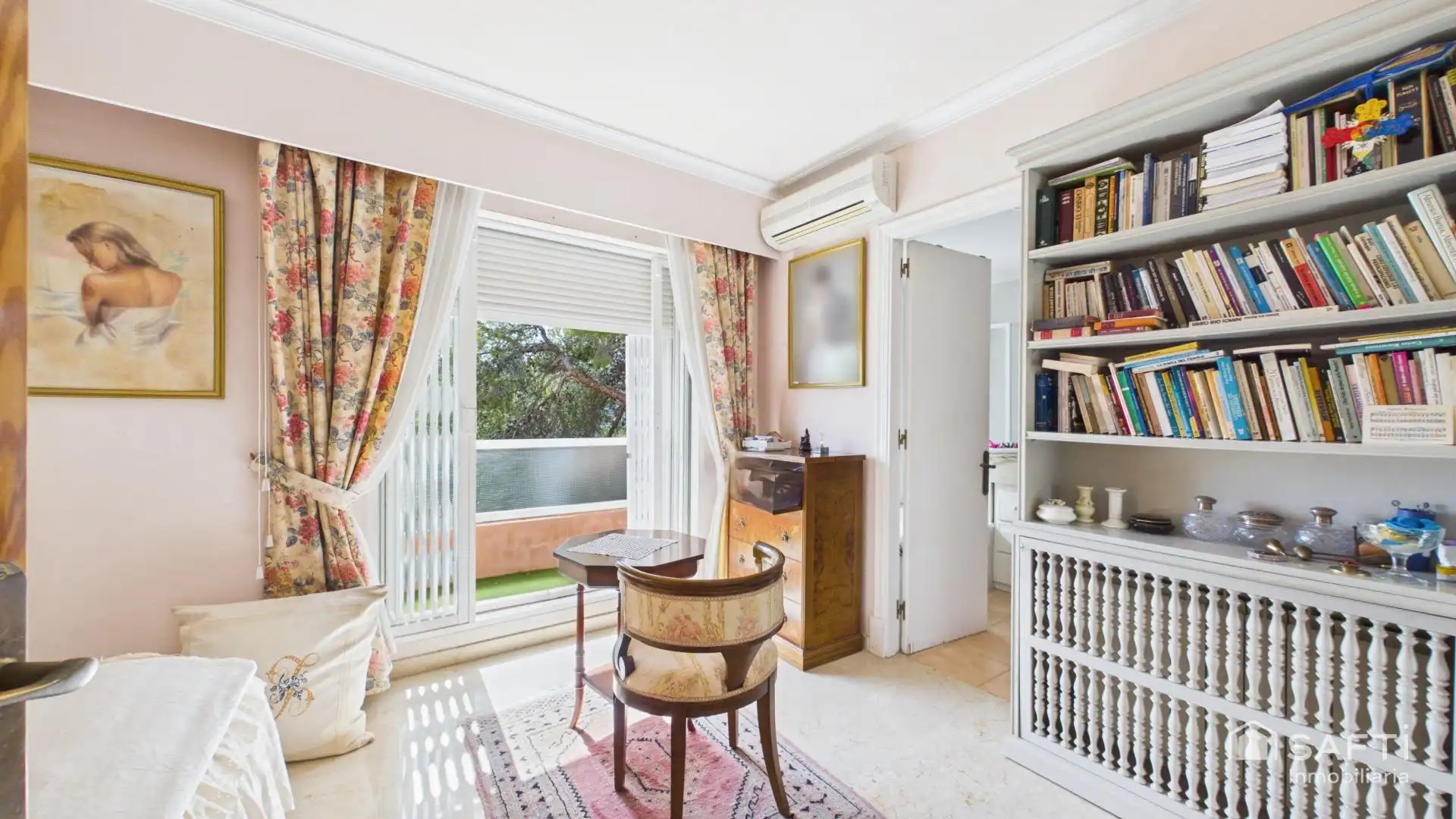 Bedroom of Detached homes for sale in Calvià  with Air Conditioner, Terrace and Balcony