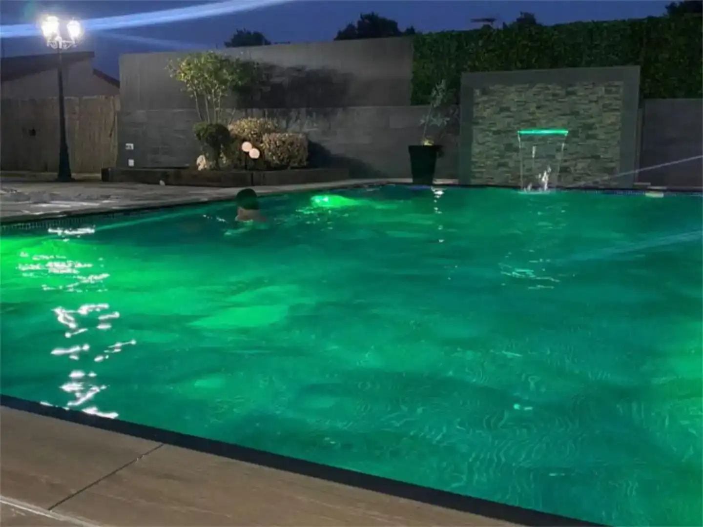Piscina de Pis en venda en El Prat de Llobregat amb Aire condicionat, Jardí privat i Parquet