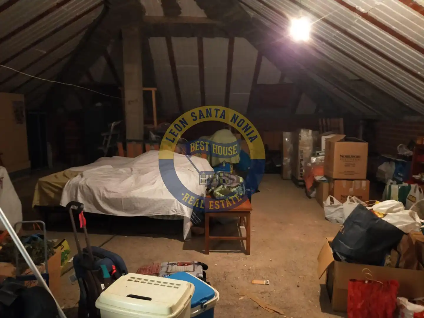 Casa o xalet en venda en León Capital  amb Calefacció