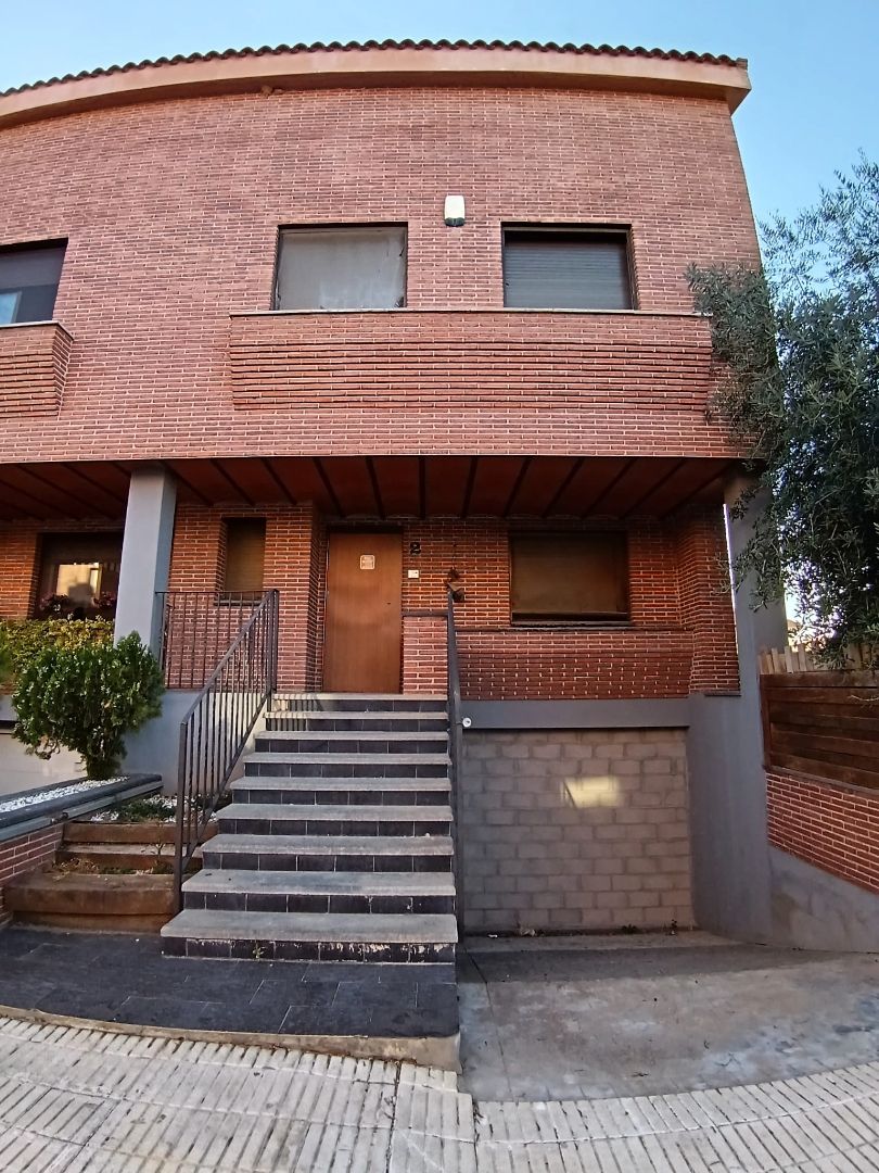 Vista exterior de Casa o xalet en venda en Benavent de Segrià amb Jardí privat, Terrassa i Alarma