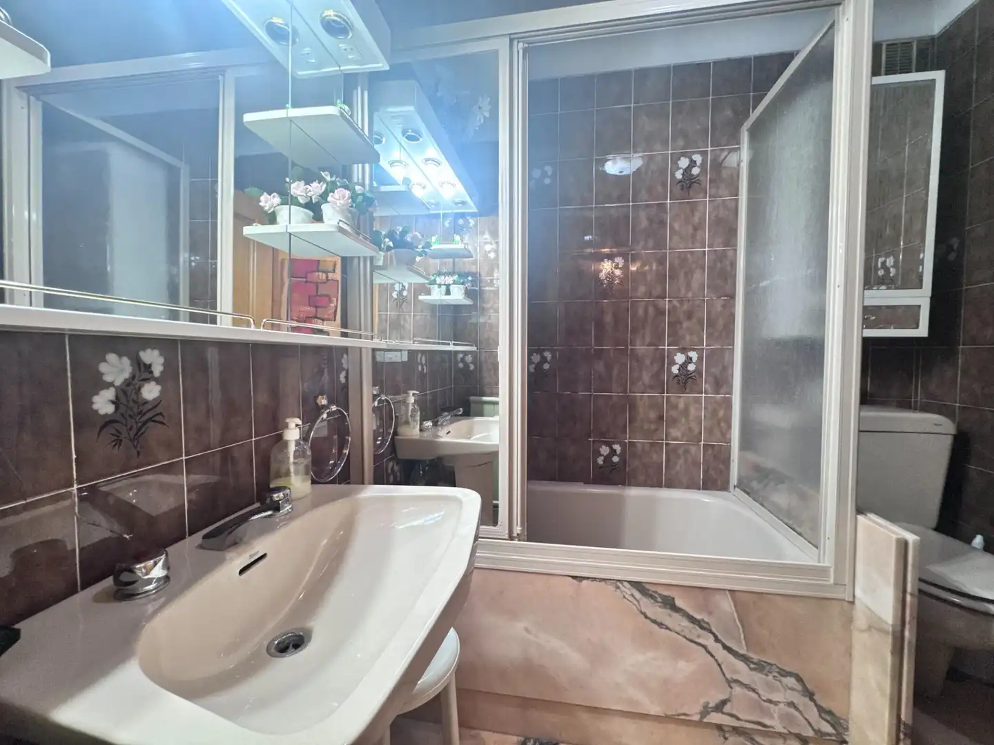 Baño de Piso en venta en Oviedo  con Terraza