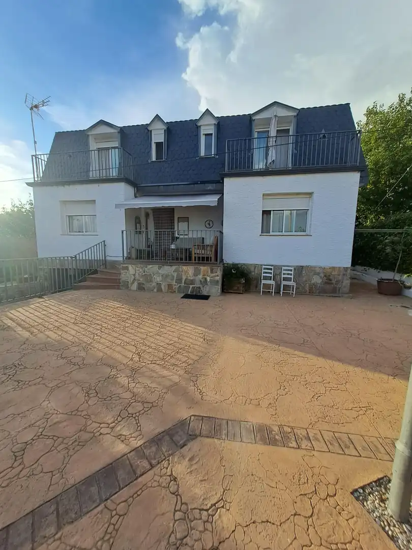 Casa amb piscina en venda a El Viso de San Juan, imagen 3