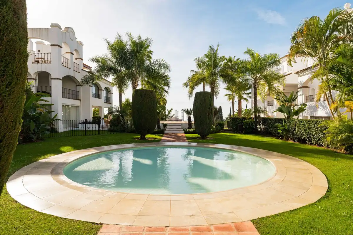 Garten von Erdgeschoss zum Verkauf in Marbella mit Klimaanlage, Privatgarten und Terrasse