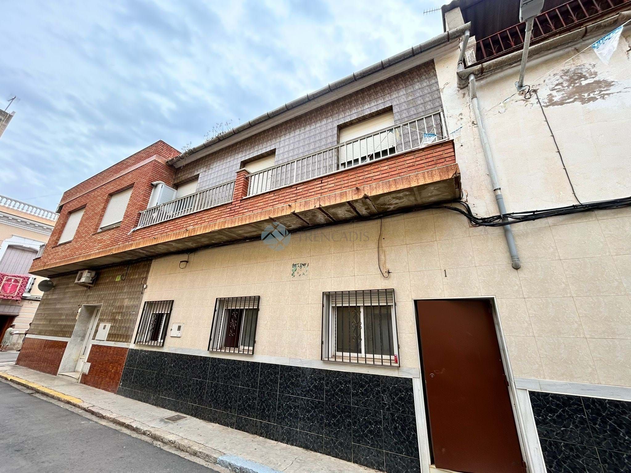 Vista exterior de Casa adosada en venda en L'Alcúdia de Crespins