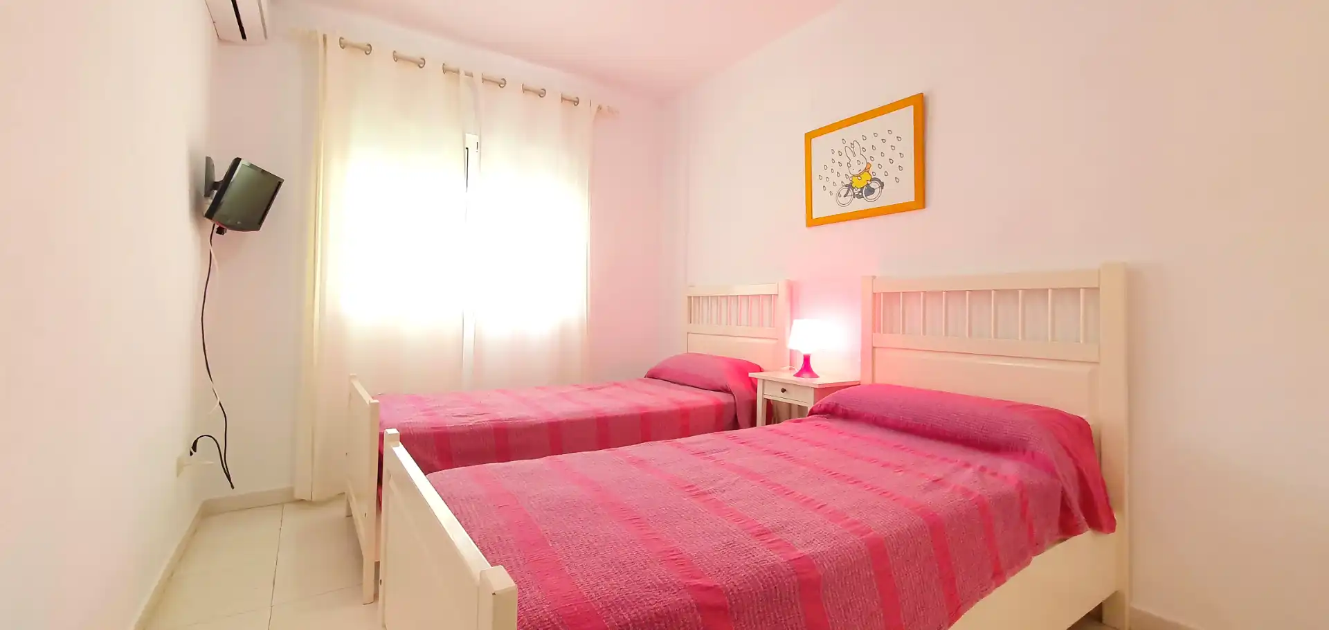 Habitación de Apartamento de alquiler en Dénia con Aire acondicionado, Calefacción y Terraza
