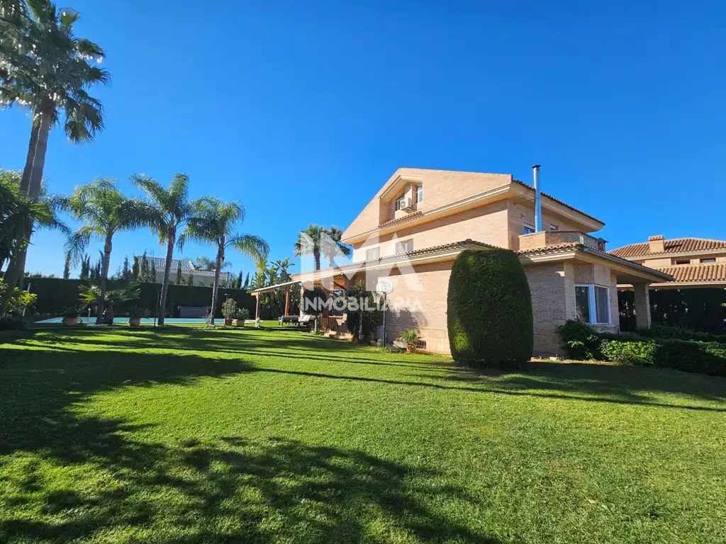 Jardí de Casa o xalet en venda en L'Eliana amb Aire condicionat, Calefacció i Jardí privat