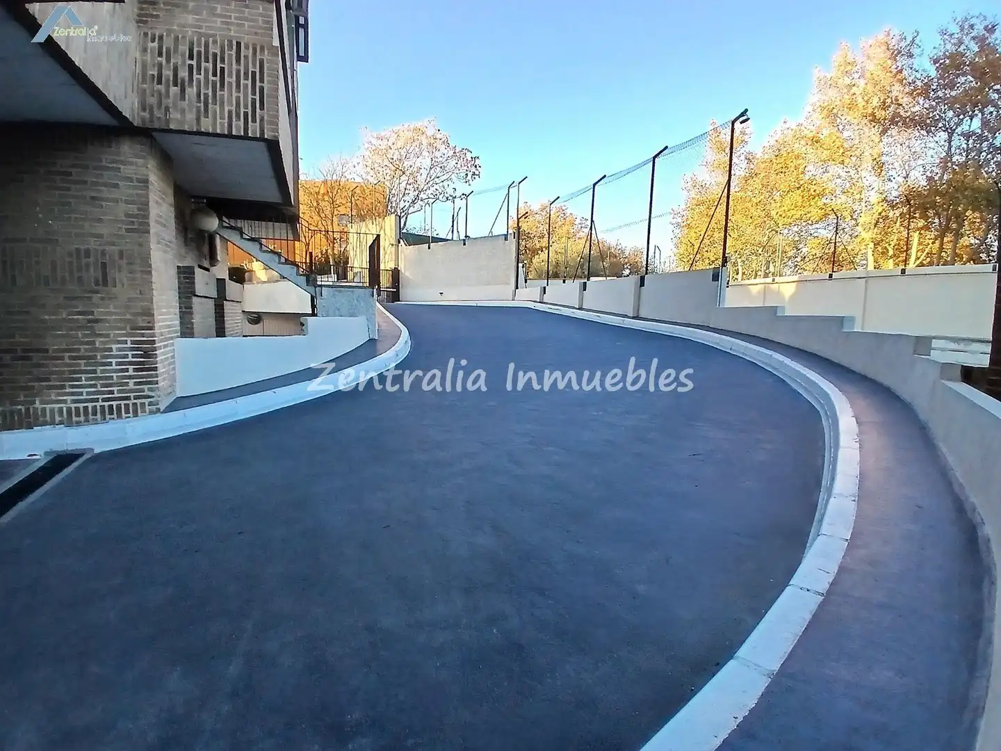 Vista exterior de Àtic en venda en Zaragoza amb Terrassa, Traster i Piscina comunitària