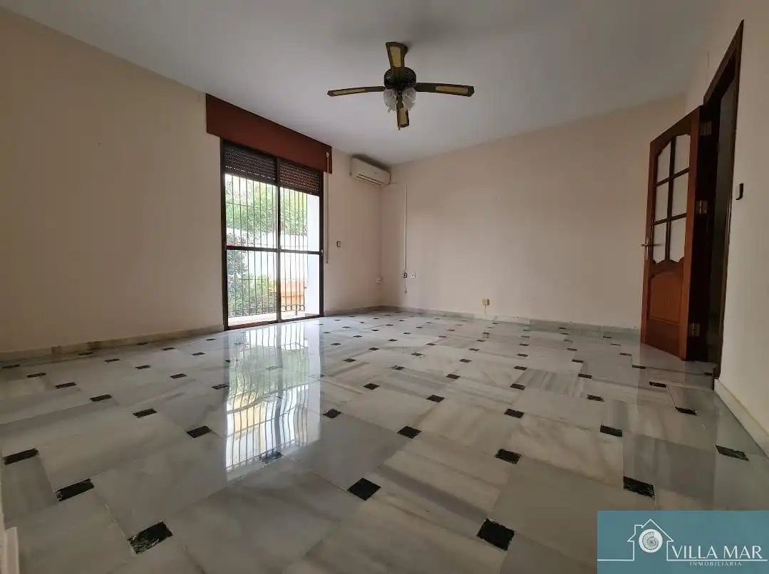 Sala d'estar de Casa o xalet en venda en Rota amb Piscina
