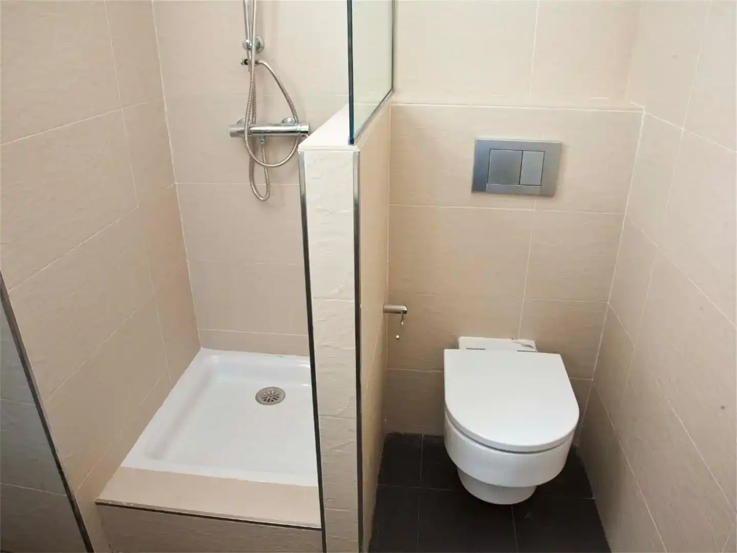Badezimmer von Country house zum Verkauf in Artés mit Klimaanlage, Parkett und Möbliert
