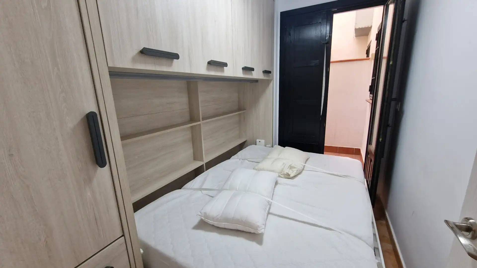 Dormitori de Apartament en venda en Vélez de Benaudalla amb Moblat, Forn i Rentadora