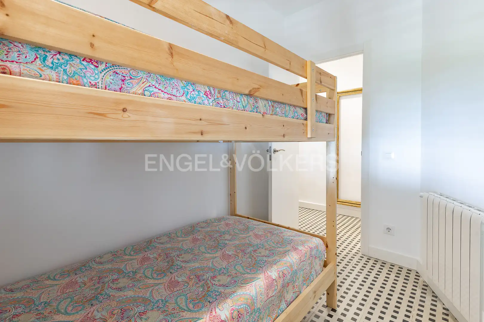 Dormitori de Apartament de lloguer en Caldes d'Estrac amb Calefacció, Jardí privat i Terrassa