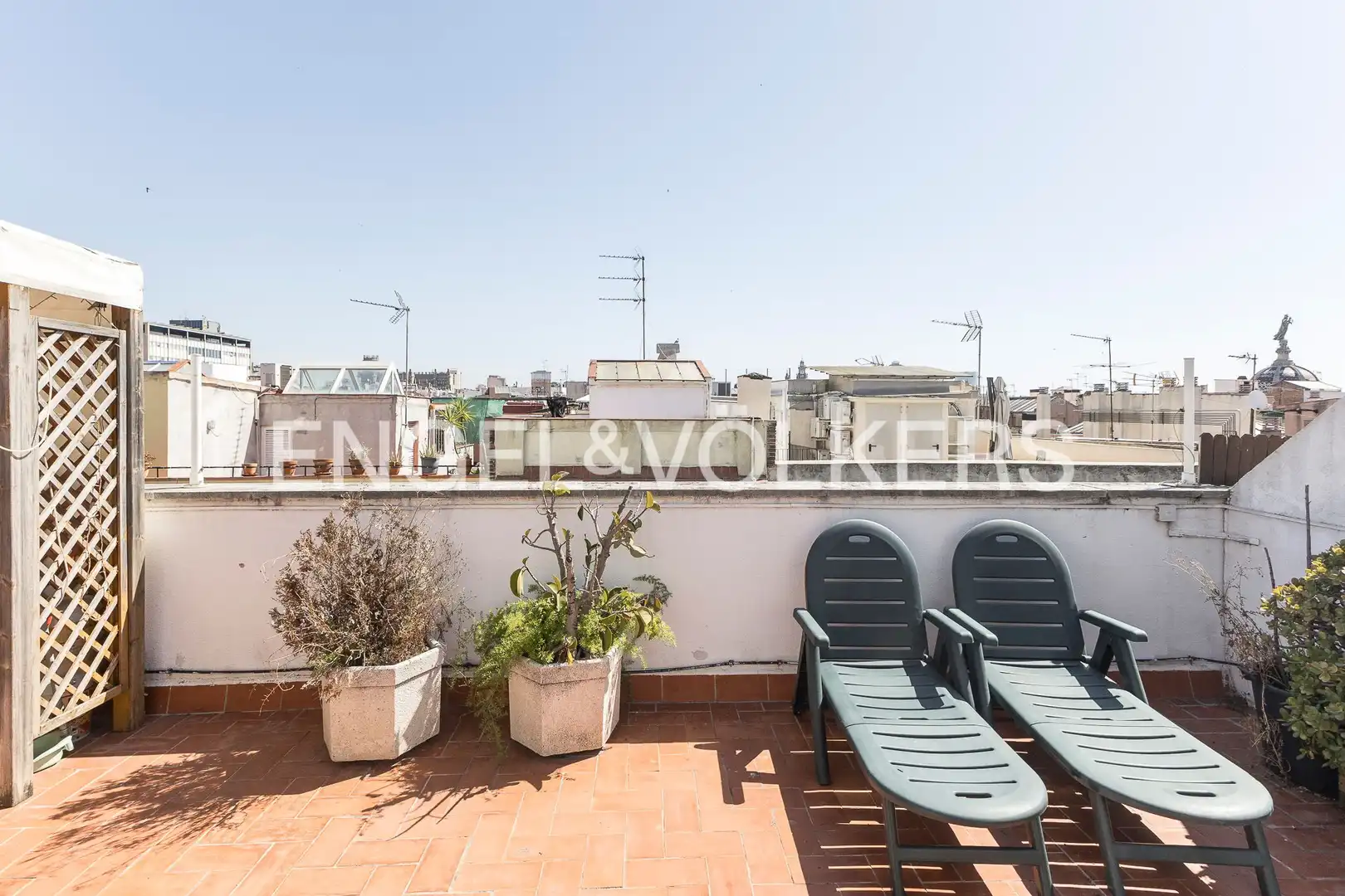 Terrasse von Dachboden zum Verkauf in Barcelona mit Klimaanlage, Heizung und Balkon