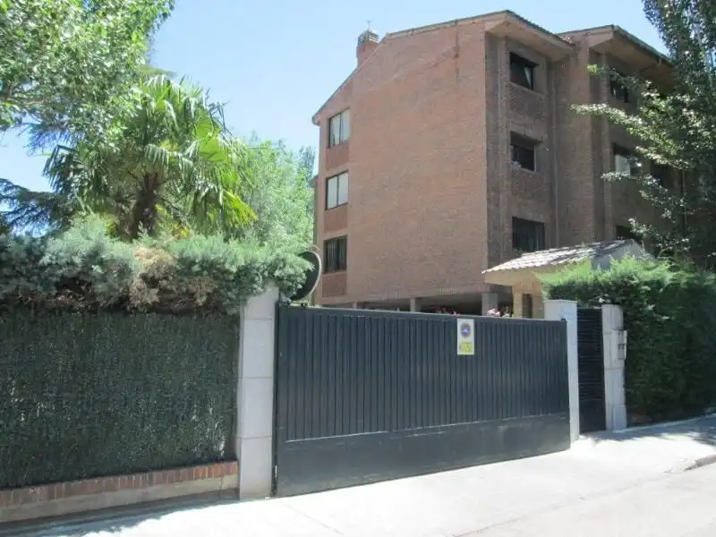 Vista exterior de Piso en venta en Pozuelo de Alarcón
