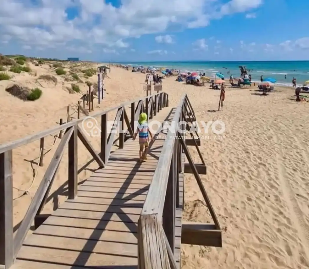 Vista exterior de Apartament en venda en Orihuela amb Aire condicionat, Calefacció i Jardí privat
