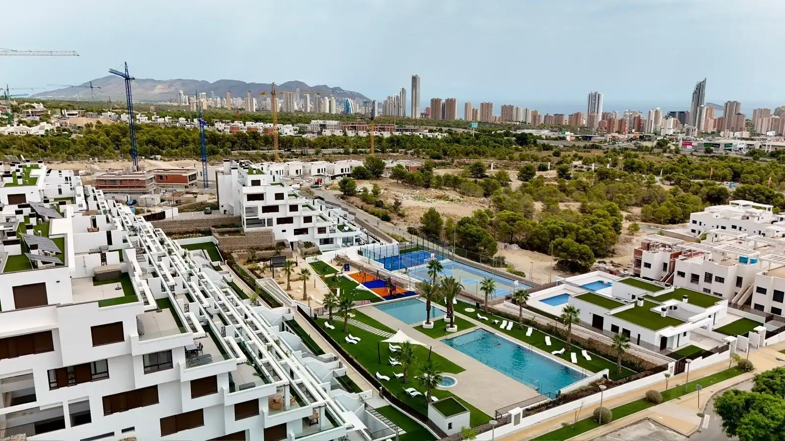 Vista exterior de Apartament de lloguer en Finestrat amb Aire condicionat, Jardí privat i Terrassa