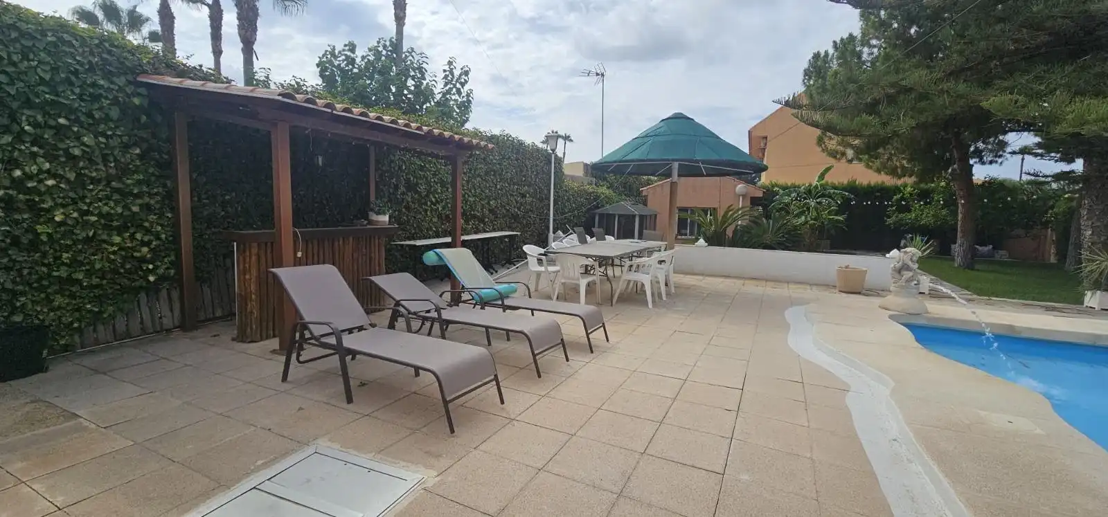 Terrassa de Casa o xalet en venda en Mutxamel amb Jardí privat, Piscina i Moblat