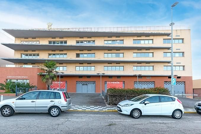 Vista exterior de Oficina en venda en Bormujos amb Aire condicionat